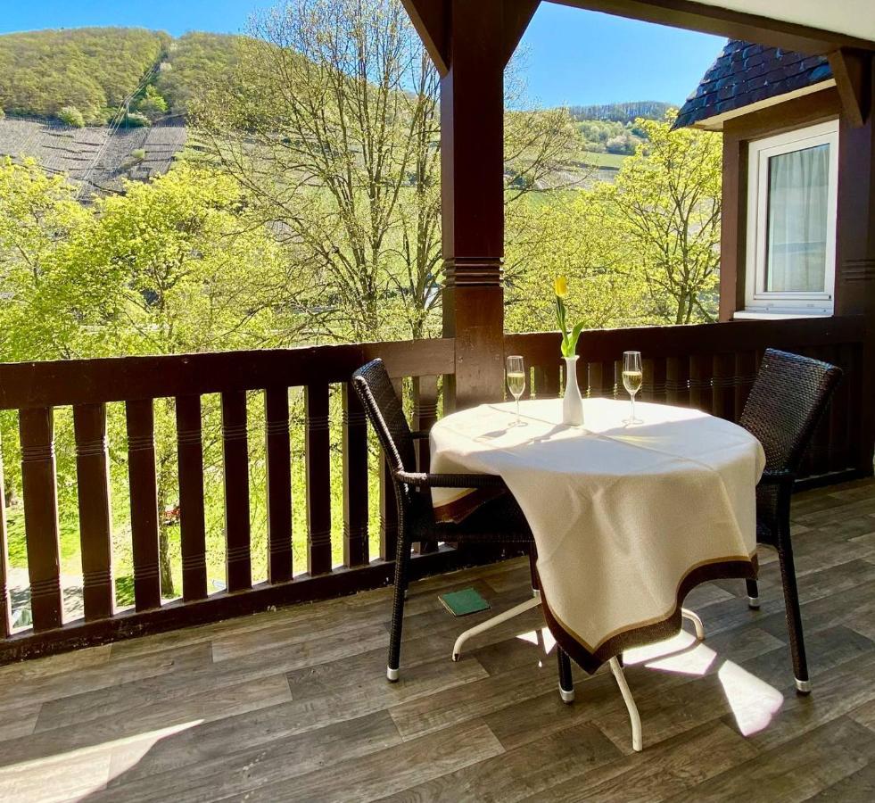 Hotel Krone Riesling Trittenheim Exterior foto